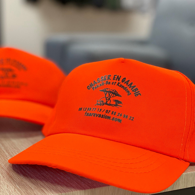 Chasser en gambie - Casquette personnalisée en transfert - Flocage