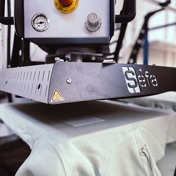 Camille CMP - Installation du Sweat personnalisé en flocage