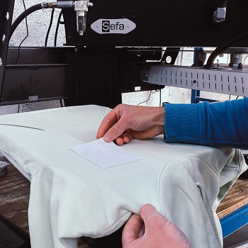 Camille CMP - Placement de du visuel pour la personnalisation du sweat en flocage