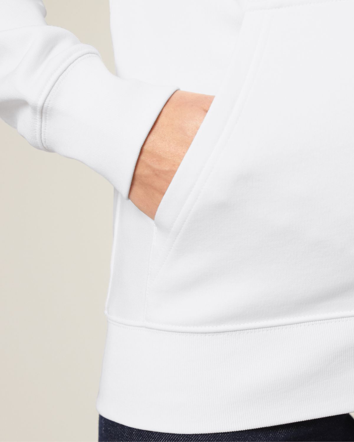Connector 2.0_White_Studio_Front_Detail_1
